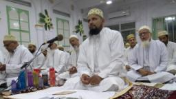 Ra's ul Hudood saheb offering Nisf il Layl Namaaz in Taiyebi Masjid